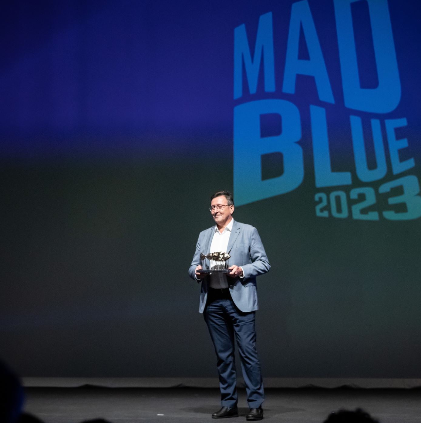 carlos Mad blue 2023