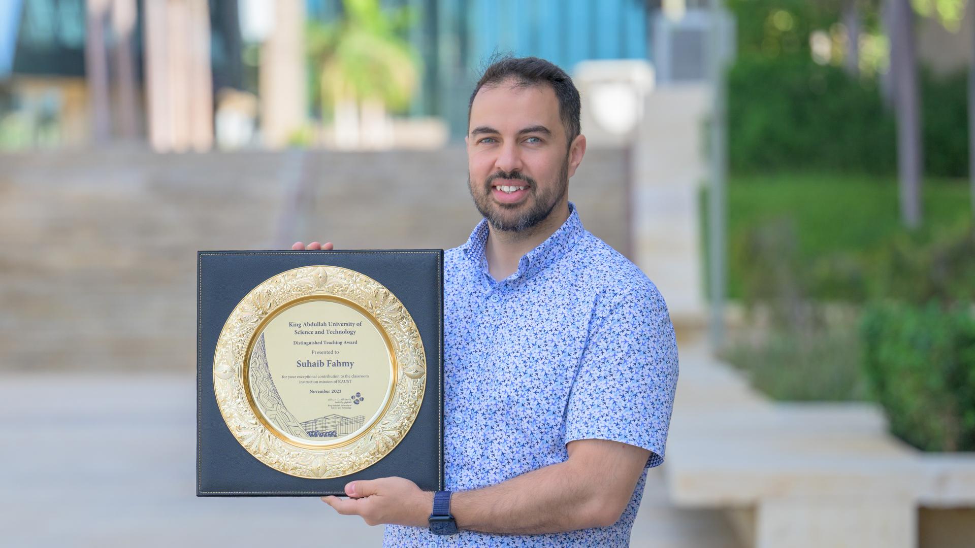 Suhaib Fahmy of CEMSE holding KAUST Distinguished Teaching Award